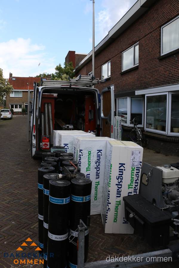 Levering van Kingspan isolatieplaten en bitumenrollen voor dakproject in Ommen Levering van Kingspan isolatieplaten en bitumenrollen voor dakproject in Ommen